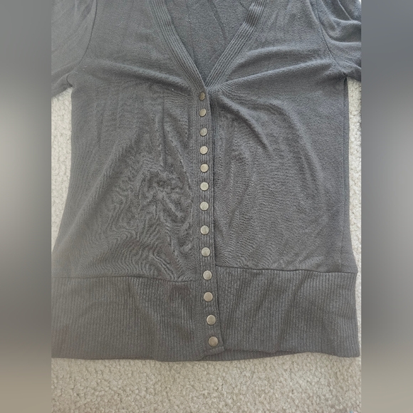 Olive Green Button-Up Quarter Sleeve Cardigan - Picture 3 of 4